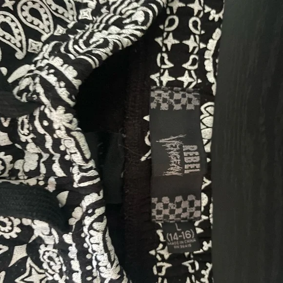 Rebels Black and White Skull Pattern Athletic Shorts - Picture 4 of 4